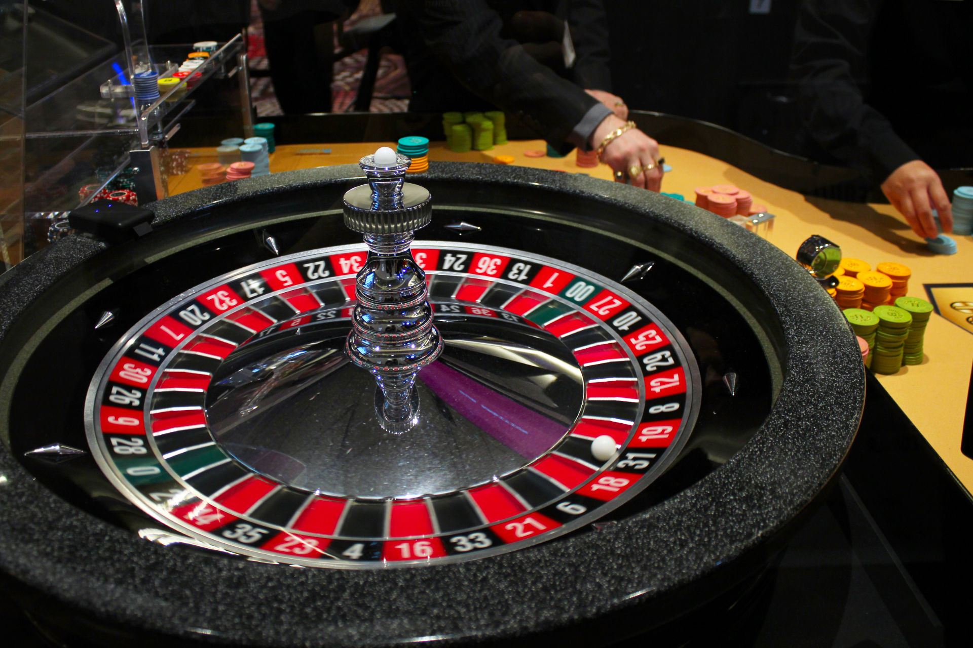 Casino Gambling Table Roulette Wheel Russia Roulette Wheel - China